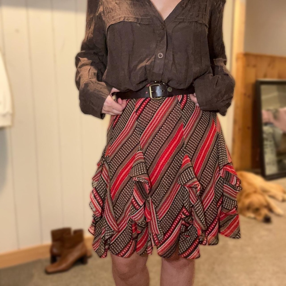 Feminine Preppy Lauren Ralph Lauren skirt handkerchief hem and flowy silhouette